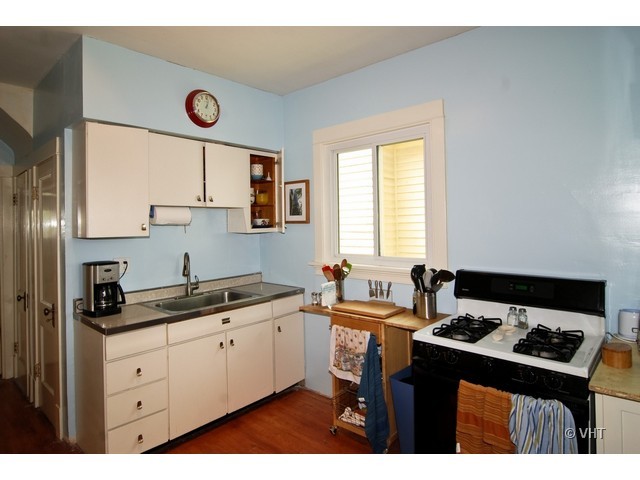 5246 West Berenice Avenue Chicago, IL 60641 - Photo 3 of 10