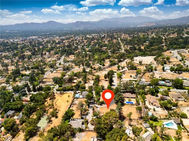 a view of outside area