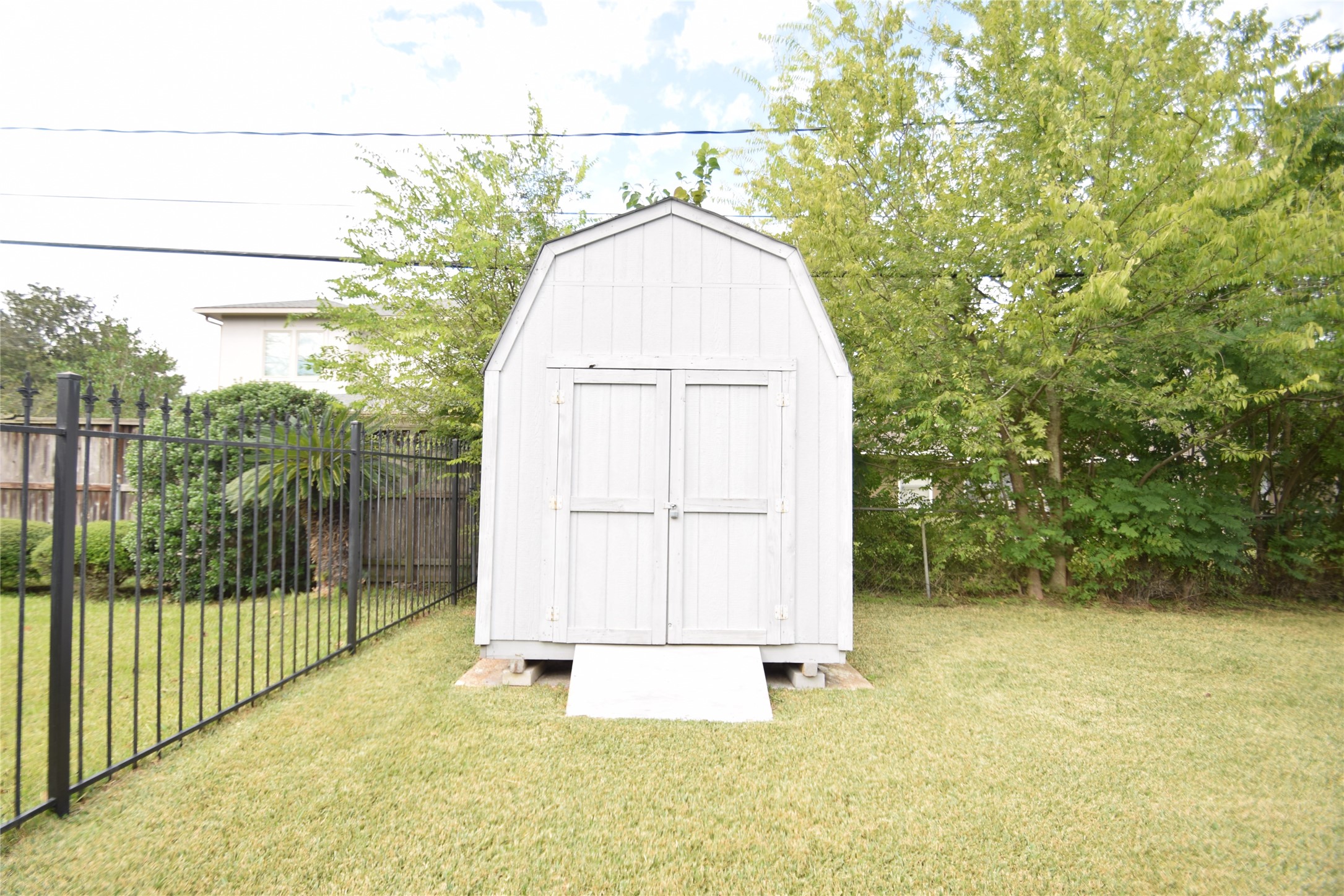 8434 Bluegate Street Houston, TX 77025 - Photo 19 of 28