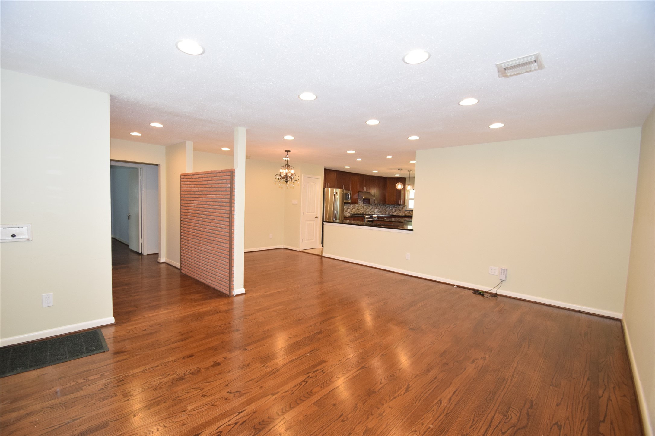 8434 Bluegate Street Houston, TX 77025 - Photo 5 of 28