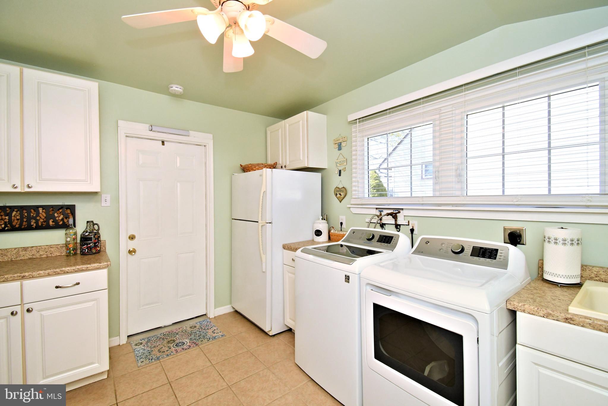 20 Conifer Road Levittown, PA 19057 - Photo 29 of 52 a kitchen with a stove a refrigerator and a sink