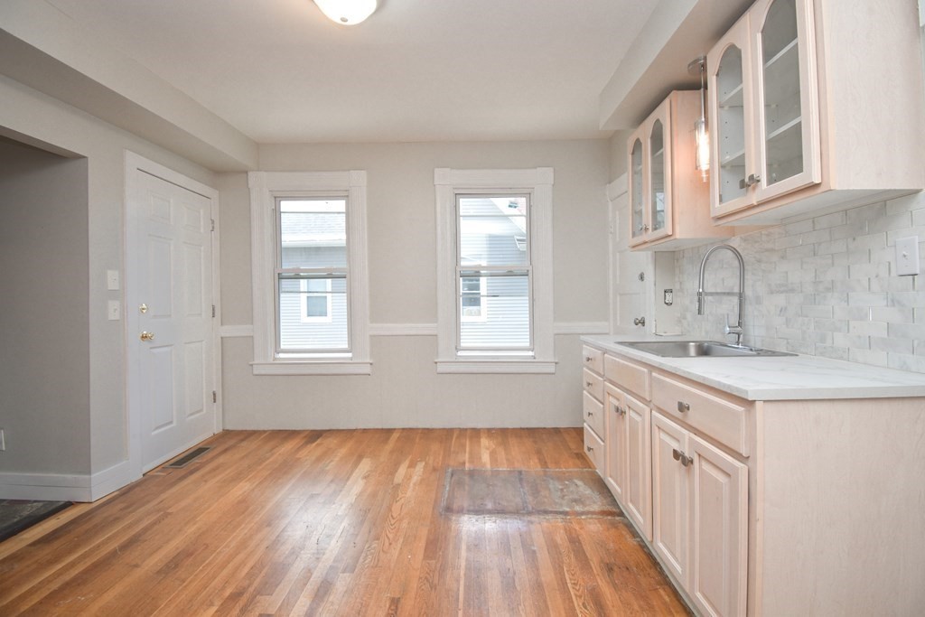 53 Euclid Avenue Springfield, MA 01108 - Photo 13 of 39