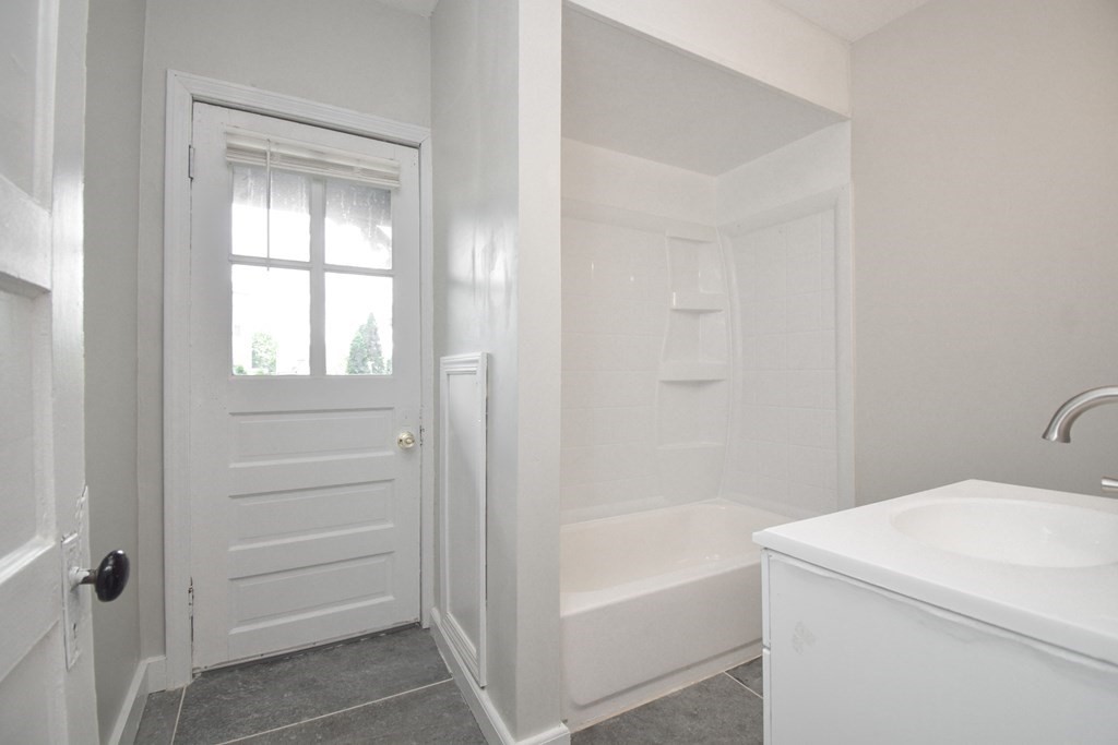 53 Euclid Avenue Springfield, MA 01108 - Photo 17 of 39