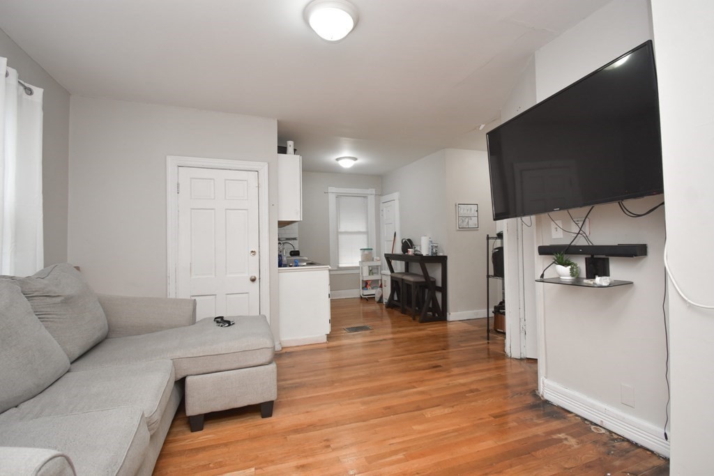 53 Euclid Avenue Springfield, MA 01108 - Photo 4 of 39