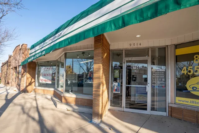 a view of a house with a outdoor space