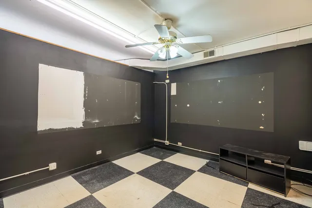 en suite bathroom with a sink and a mirror