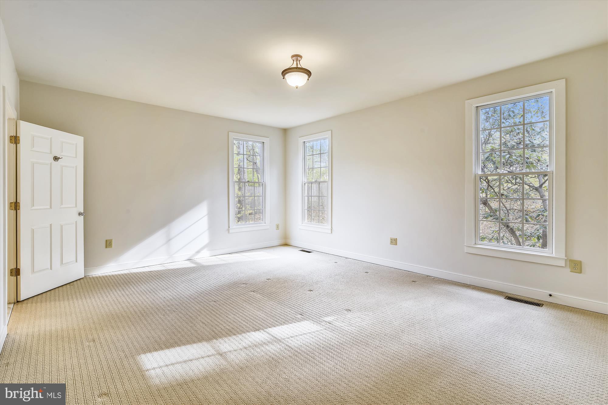8827 Burke Road Burke, VA 22015 - Photo 12 of 28 Gallery Image 12