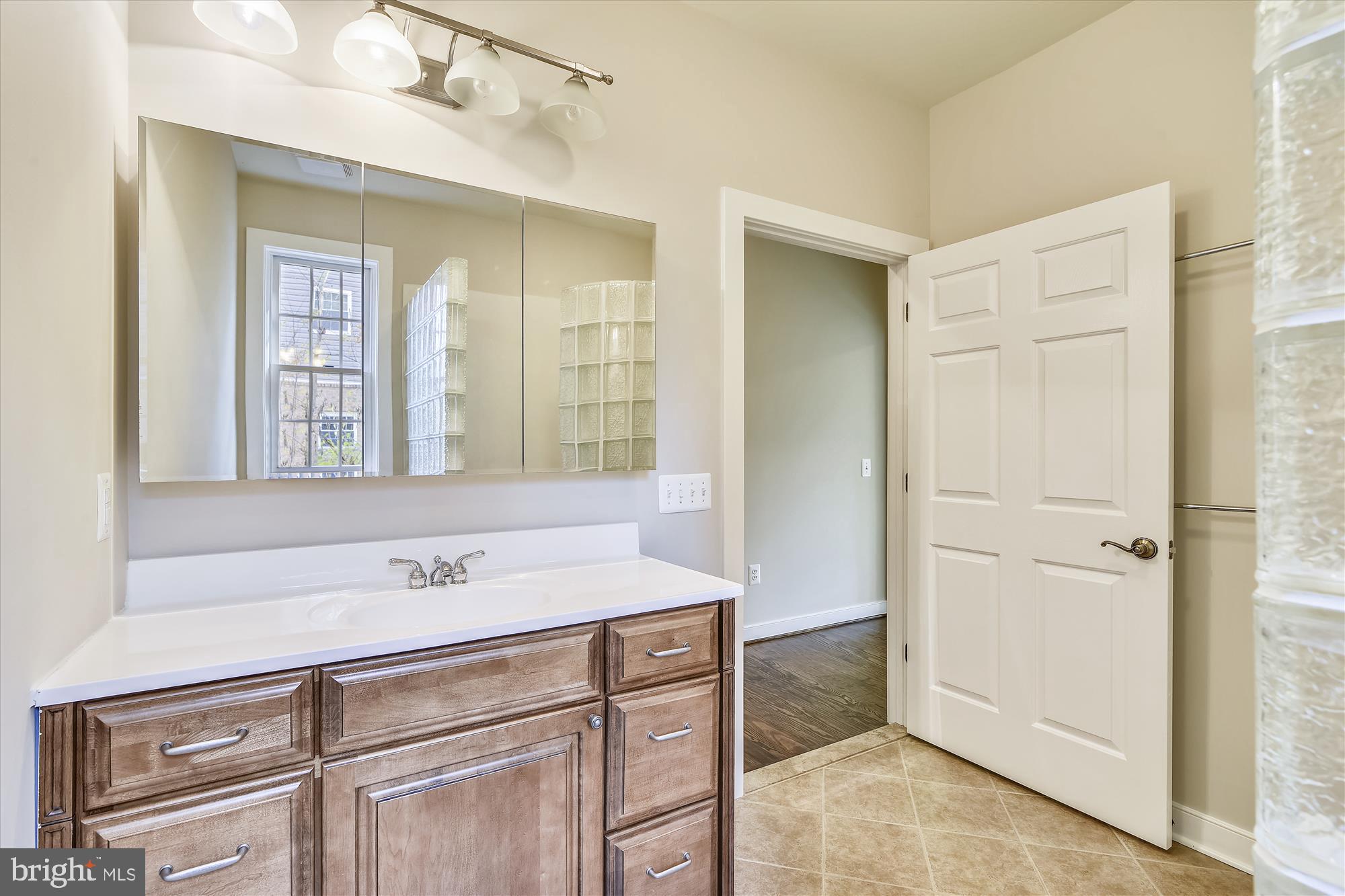 8827 Burke Road Burke, VA 22015 - Photo 16 of 28 Gallery Image 16