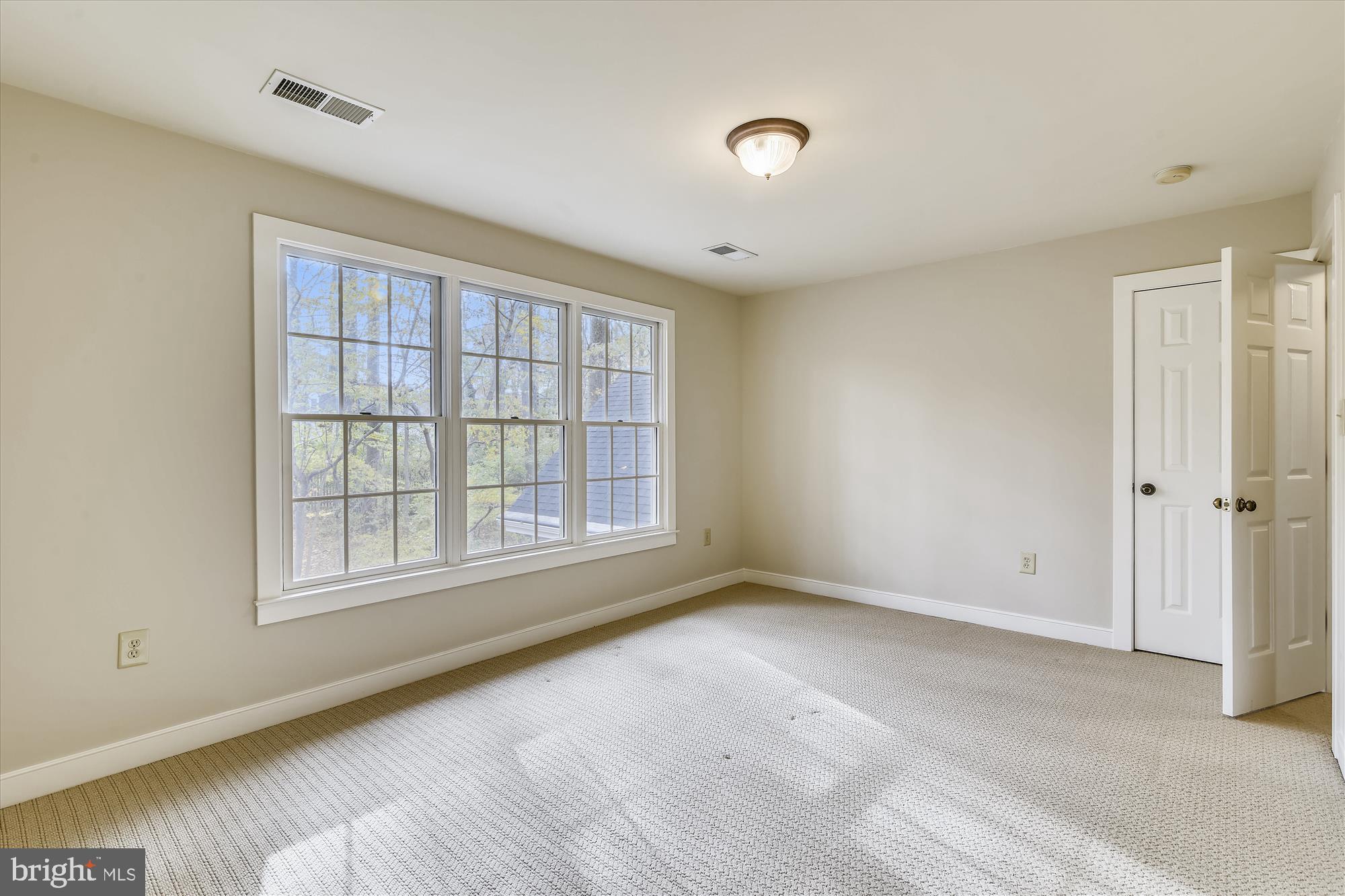 8827 Burke Road Burke, VA 22015 - Photo 22 of 28 Gallery Image 22