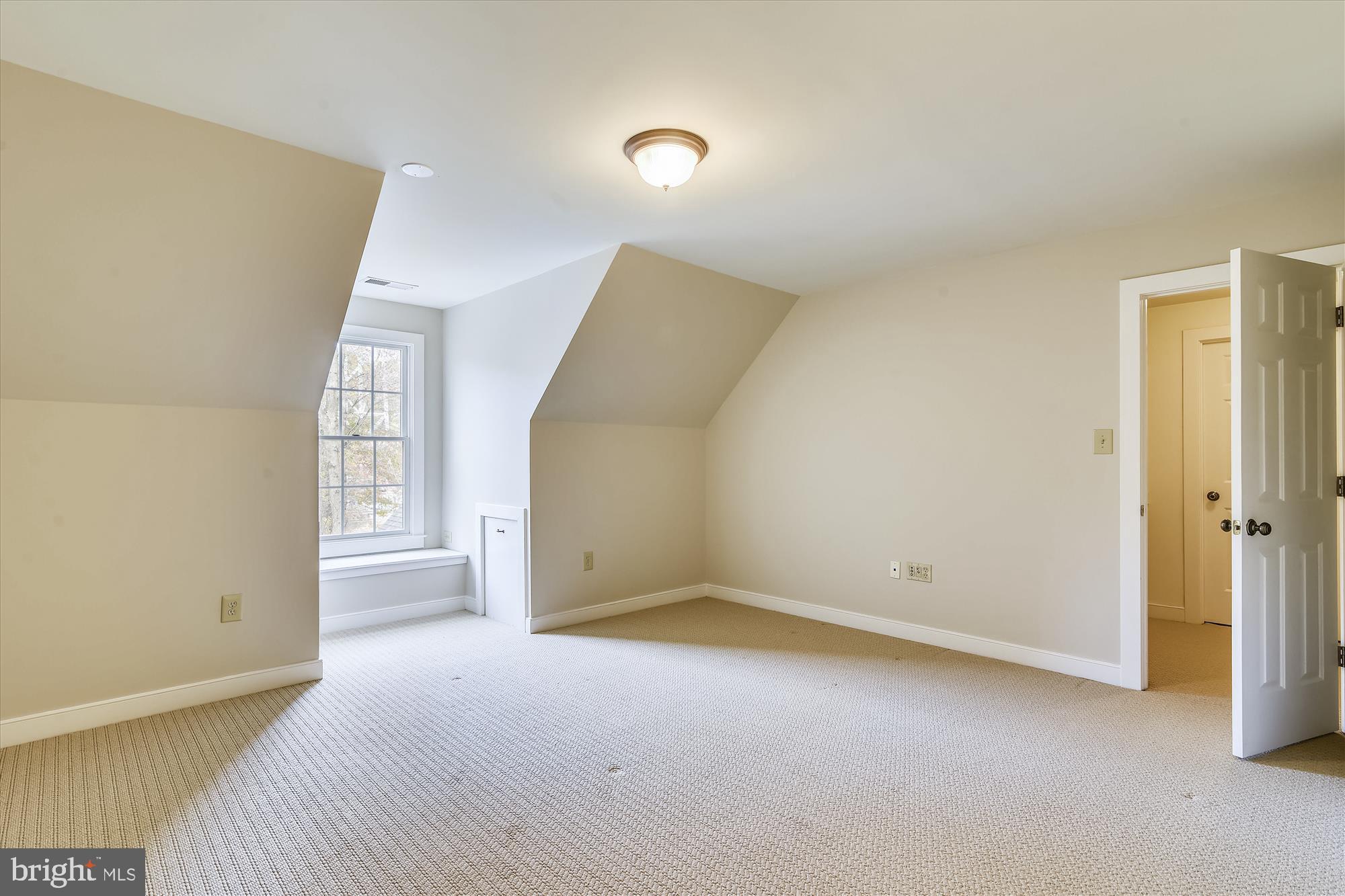 8827 Burke Road Burke, VA 22015 - Photo 23 of 28 Gallery Image 23