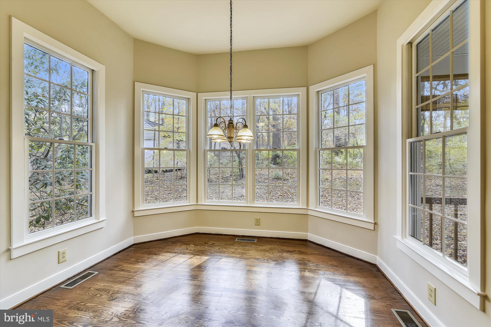 8827 Burke Road Burke, VA 22015 - Photo 10 of 28 Gallery Image 10