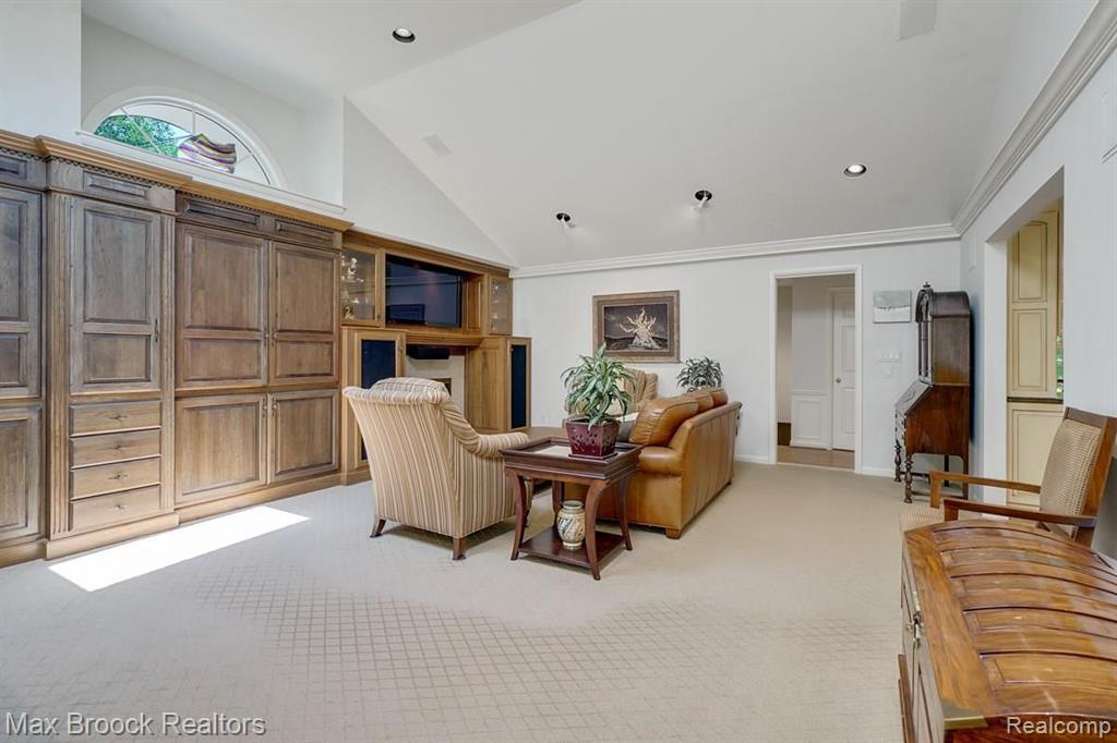 645 Lone Pine Road Bloomfield Hills, MI 48304 - Photo 14 of 34