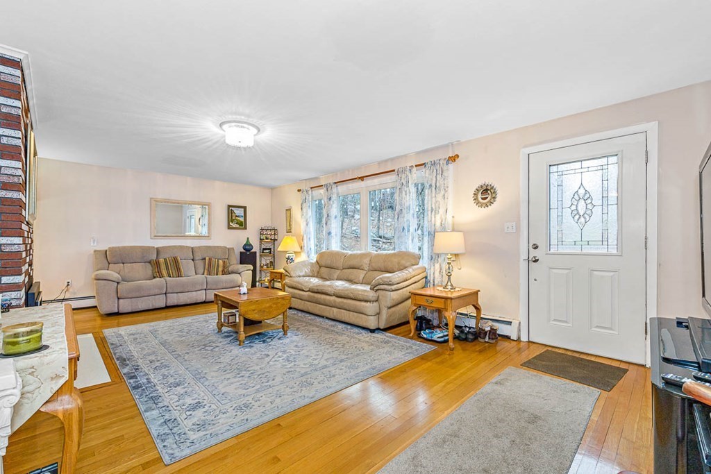 40 R Englewood Road Gloucester, MA 01930 - Photo 3 of 27 Gallery Image 3