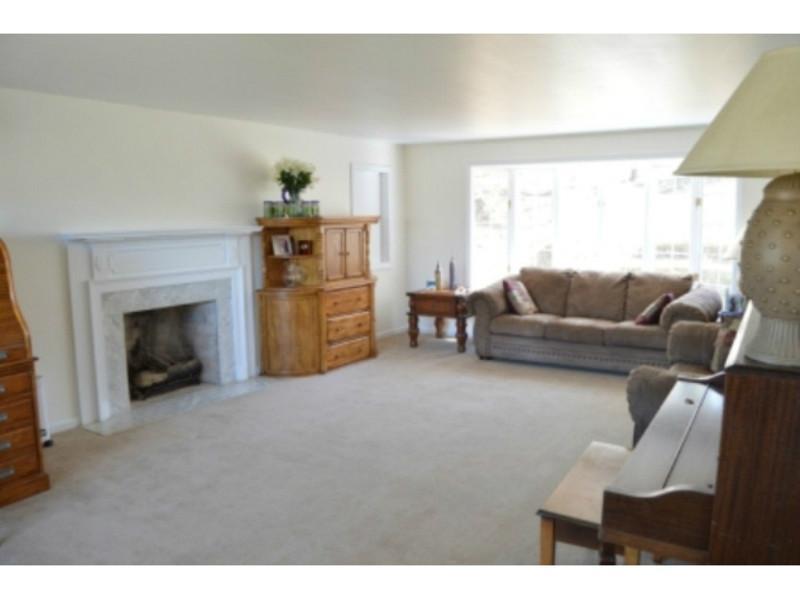 402 Manordale Road Upper St. Clair, PA 15241 - Photo 2 of 24 Living Room.