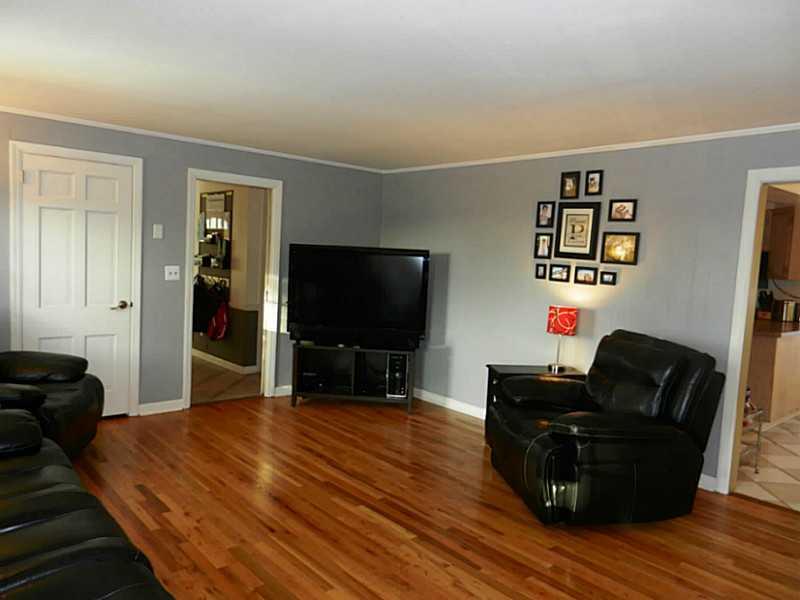 402 Manordale Road Upper St. Clair, PA 15241 - Photo 12 of 24 Family Room.