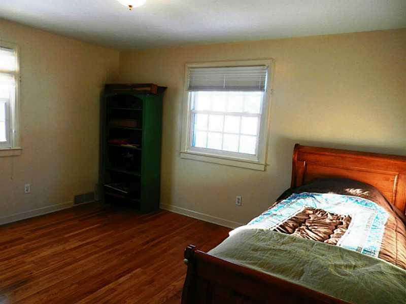 402 Manordale Road Upper St. Clair, PA 15241 - Photo 20 of 24 Bedroom.
