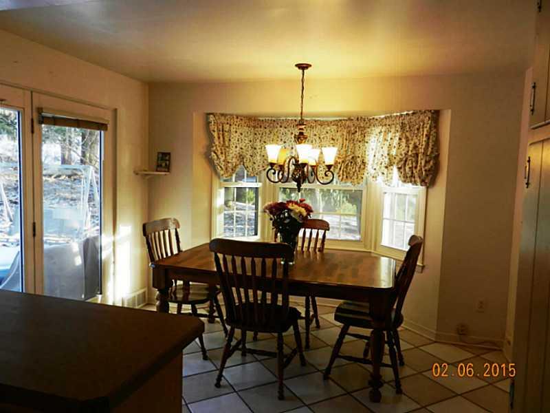 402 Manordale Road Upper St. Clair, PA 15241 - Photo 5 of 24 Kitchen. Separate eating area in kitchen