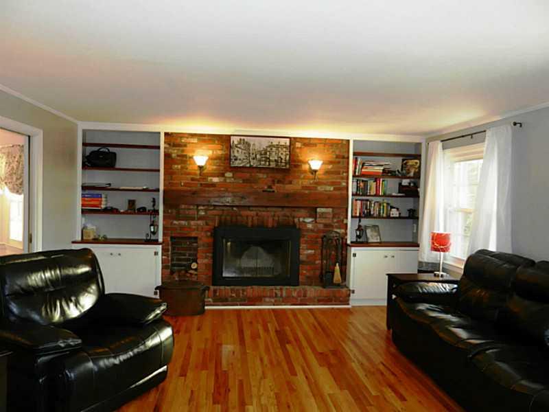 402 Manordale Road Upper St. Clair, PA 15241 - Photo 6 of 24 Family Room.