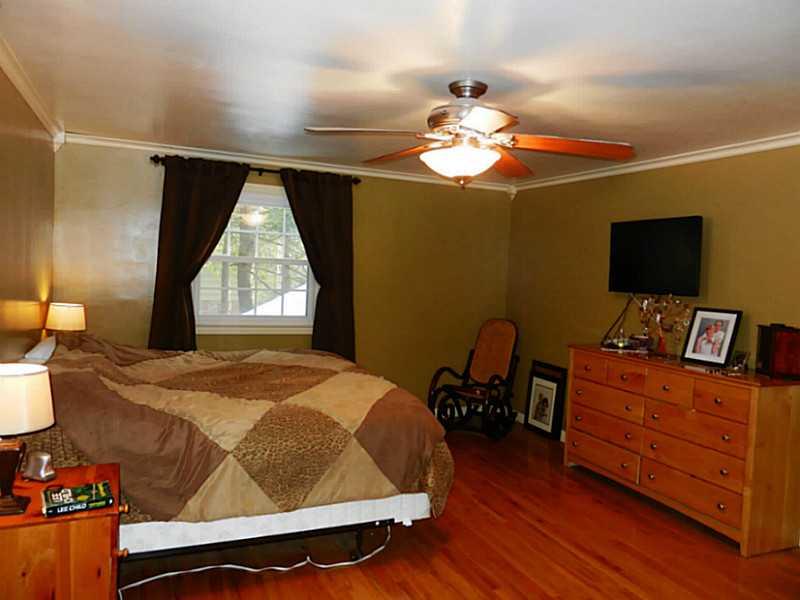 402 Manordale Road Upper St. Clair, PA 15241 - Photo 7 of 24 Master Bedroom.