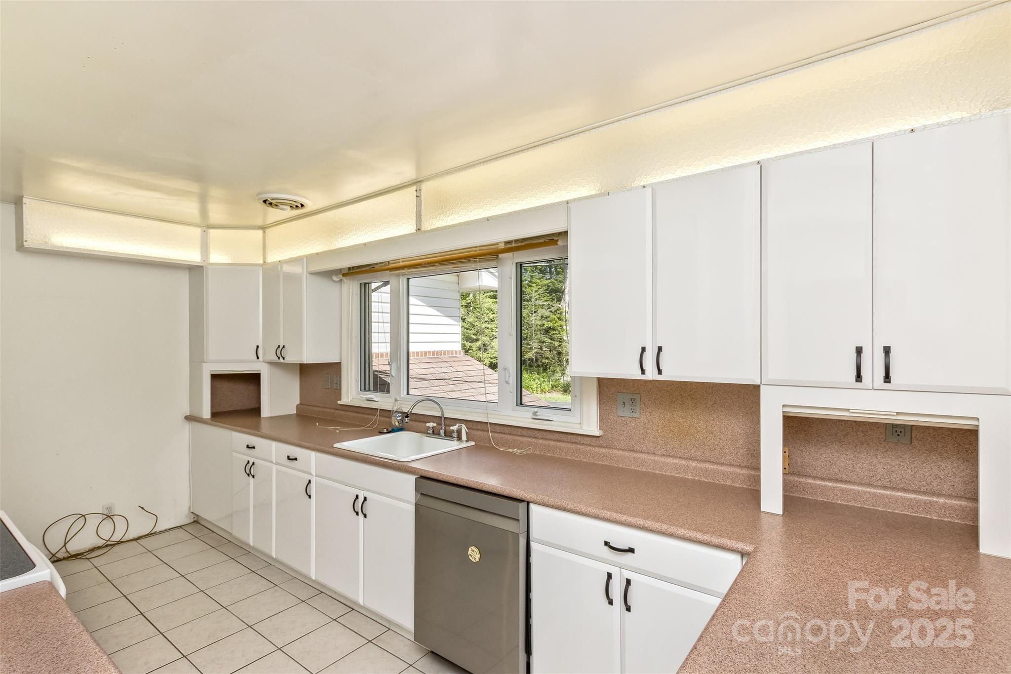 209 Balsam Road Hendersonville, NC 28792 - Photo 11 of 41 Gallery Image 11