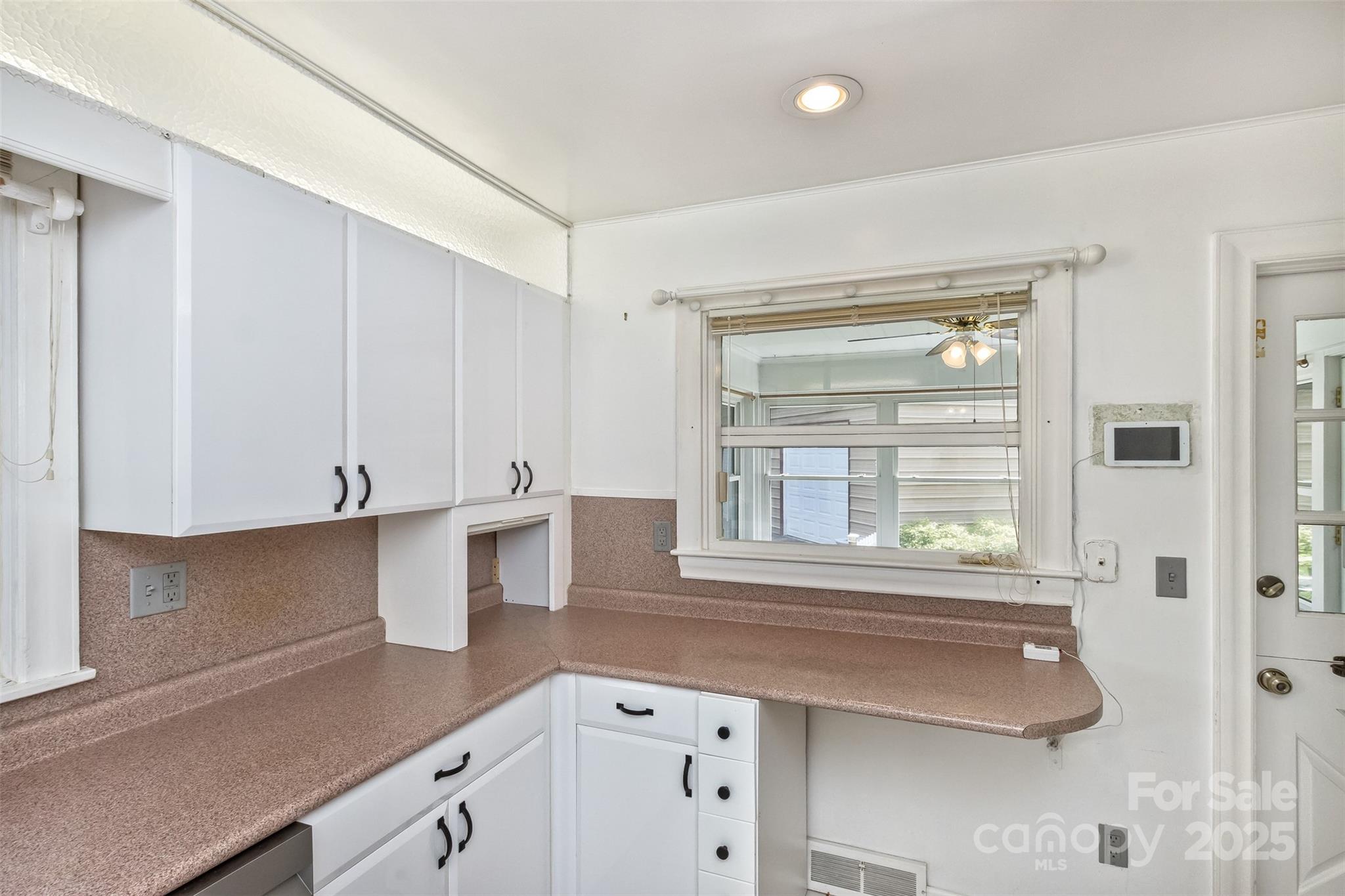 209 Balsam Road Hendersonville, NC 28792 - Photo 12 of 41 Gallery Image 12