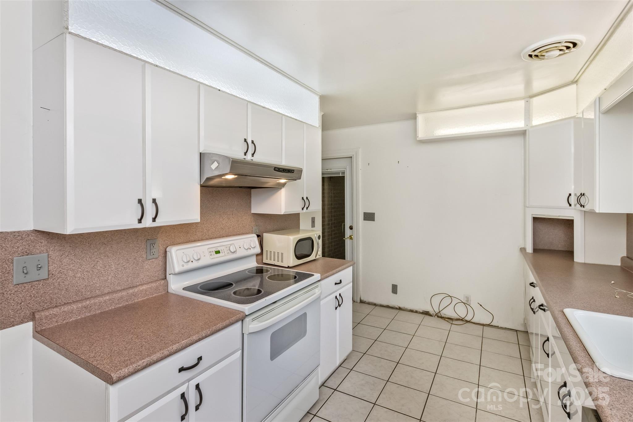 209 Balsam Road Hendersonville, NC 28792 - Photo 13 of 41 Gallery Image 13