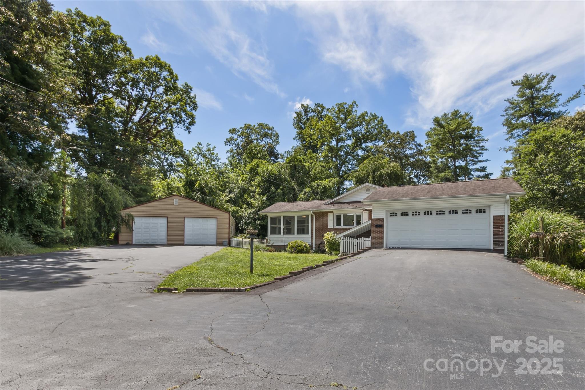 209 Balsam Road Hendersonville, NC 28792 - Photo 38 of 41 Gallery Image 38