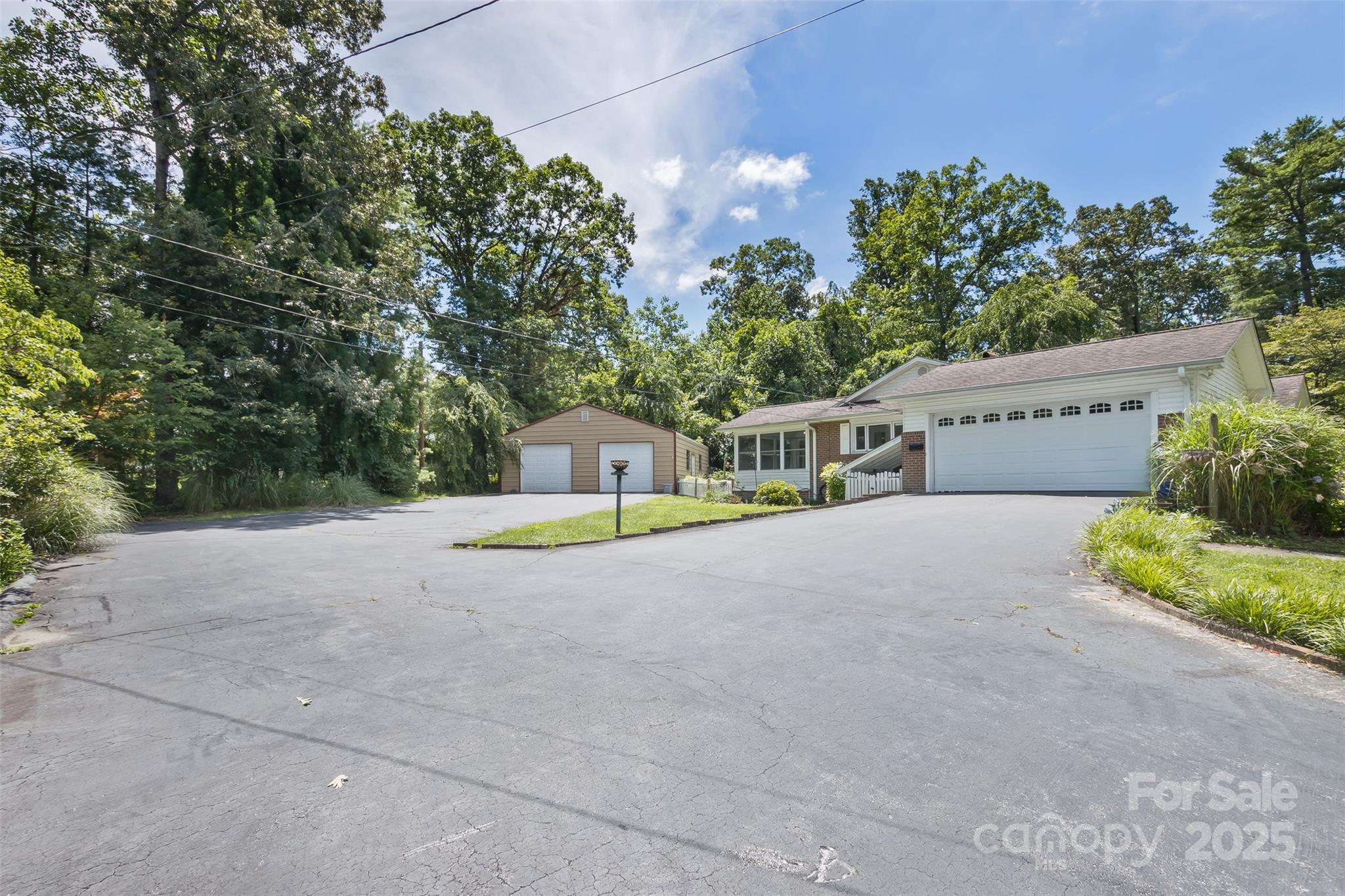 209 Balsam Road Hendersonville, NC 28792 - Photo 40 of 41 Gallery Image 40