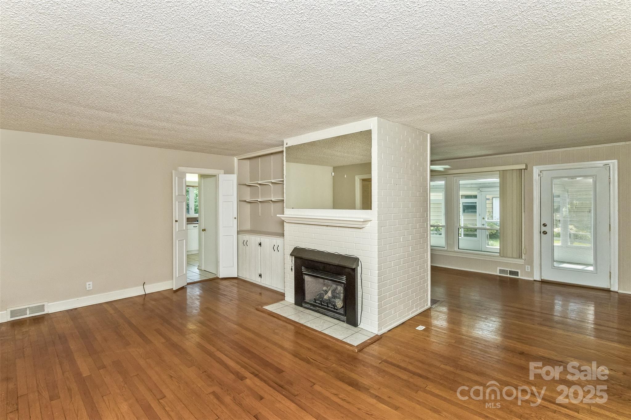 209 Balsam Road Hendersonville, NC 28792 - Photo 5 of 41 Gallery Image 5