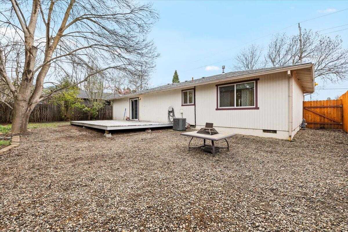 3057 Delta Waters Road Medford, OR 97504 - Photo 22 of 23 22-CI_6172