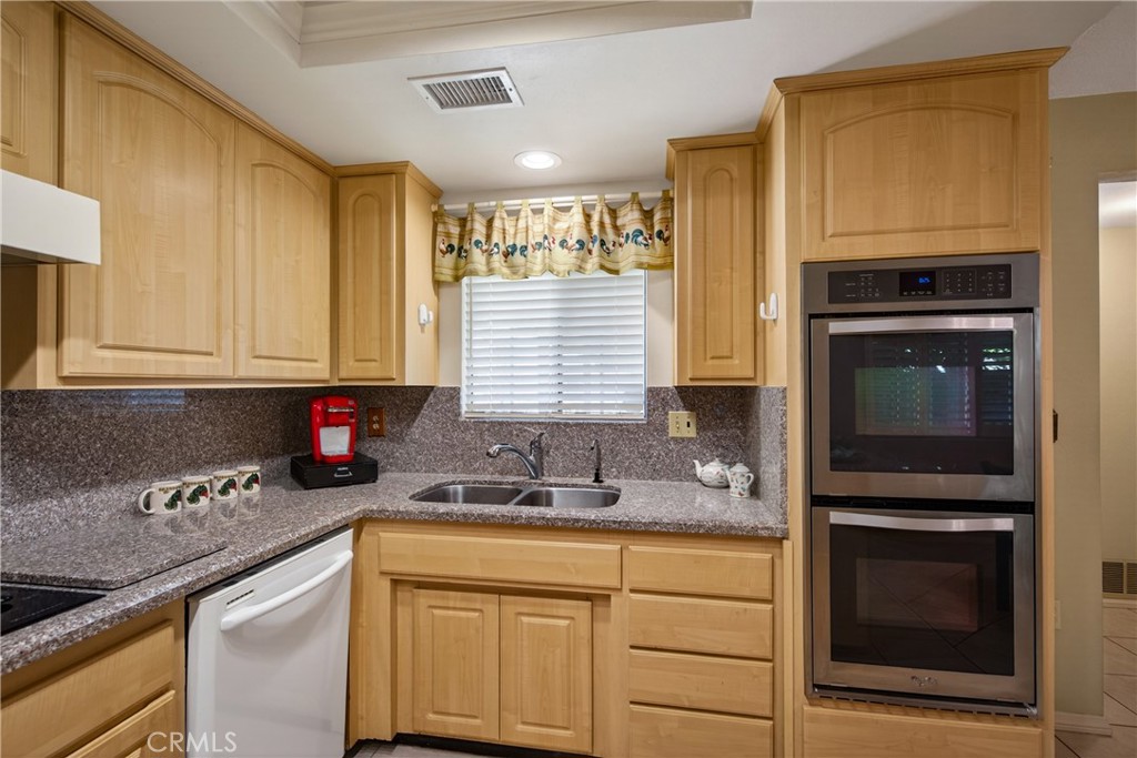5146 Golden Avenue Riverside, CA 92505 - Photo 9 of 28