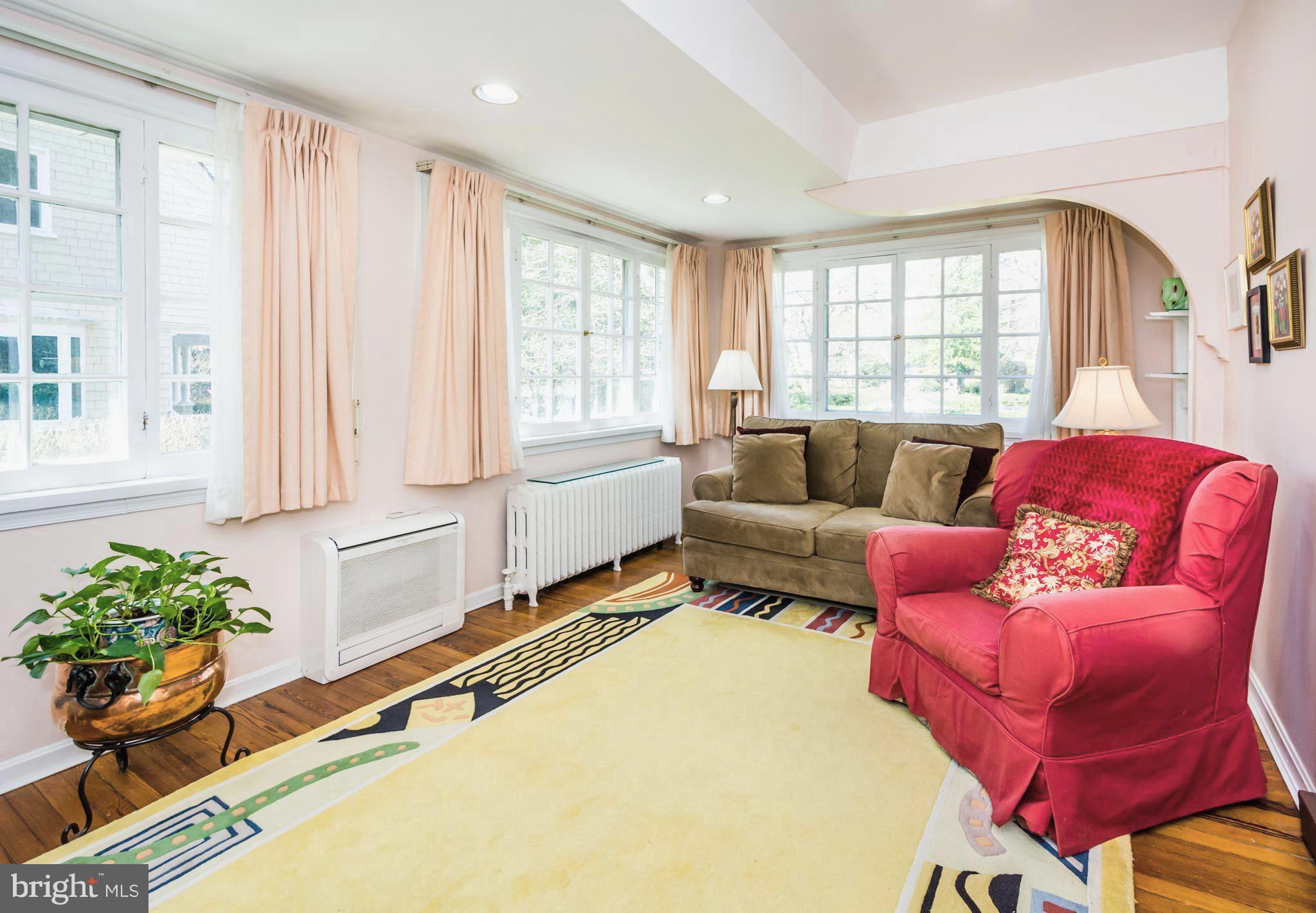 319 Woodlawn Road Baltimore, MD 21210 - Photo 28 of 66 Beautiful wood-framed windows.