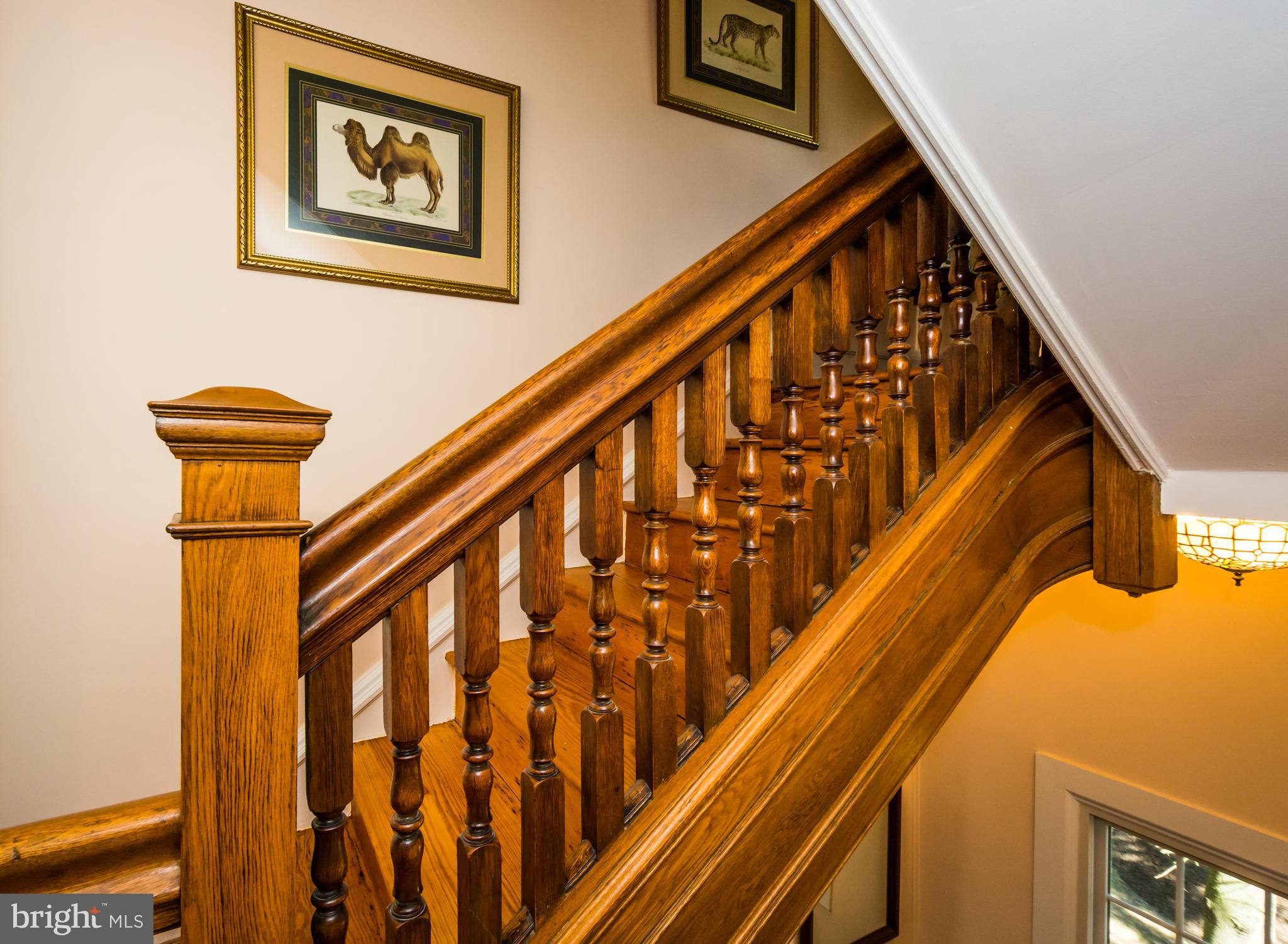 319 Woodlawn Road Baltimore, MD 21210 - Photo 42 of 66 Example of fine craftsmanship in woodwork.