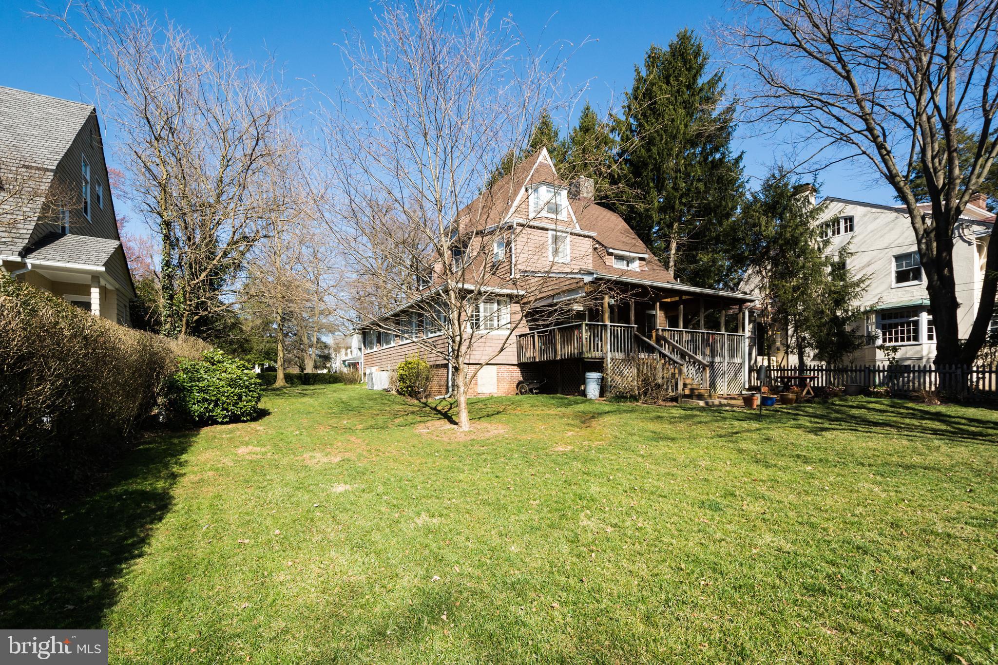 319 Woodlawn Road Baltimore, MD 21210 - Photo 6 of 66 Rear exterior of house/expansive yard!