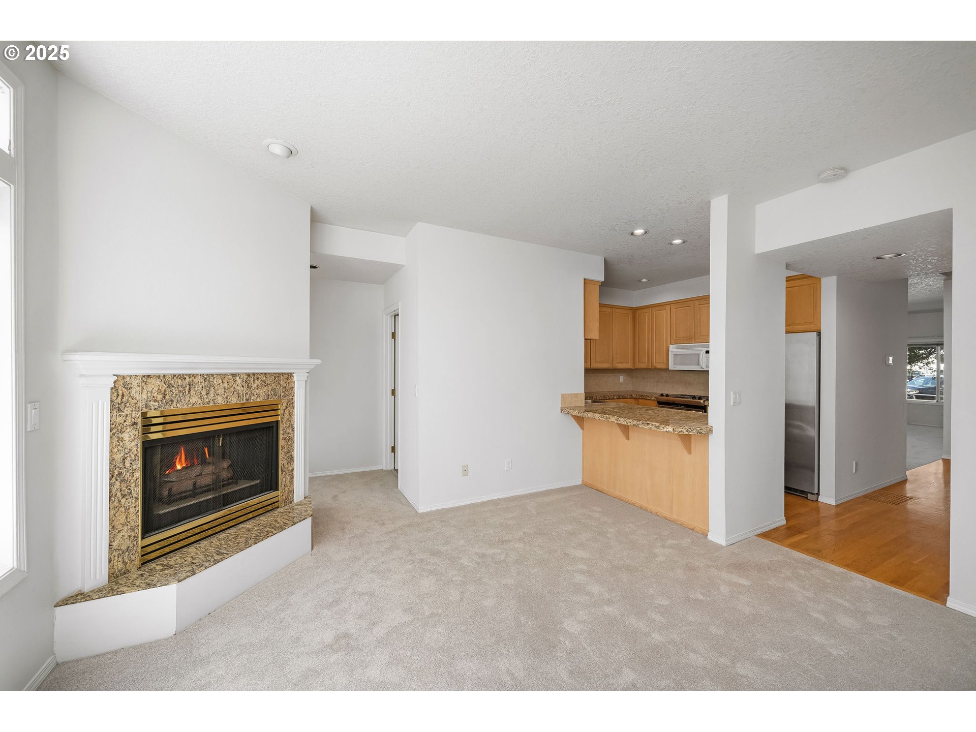 236 South Sweeney Street Portland, OR 97239 - Photo 13 of 29 a view of kitchen and empty room with fireplace