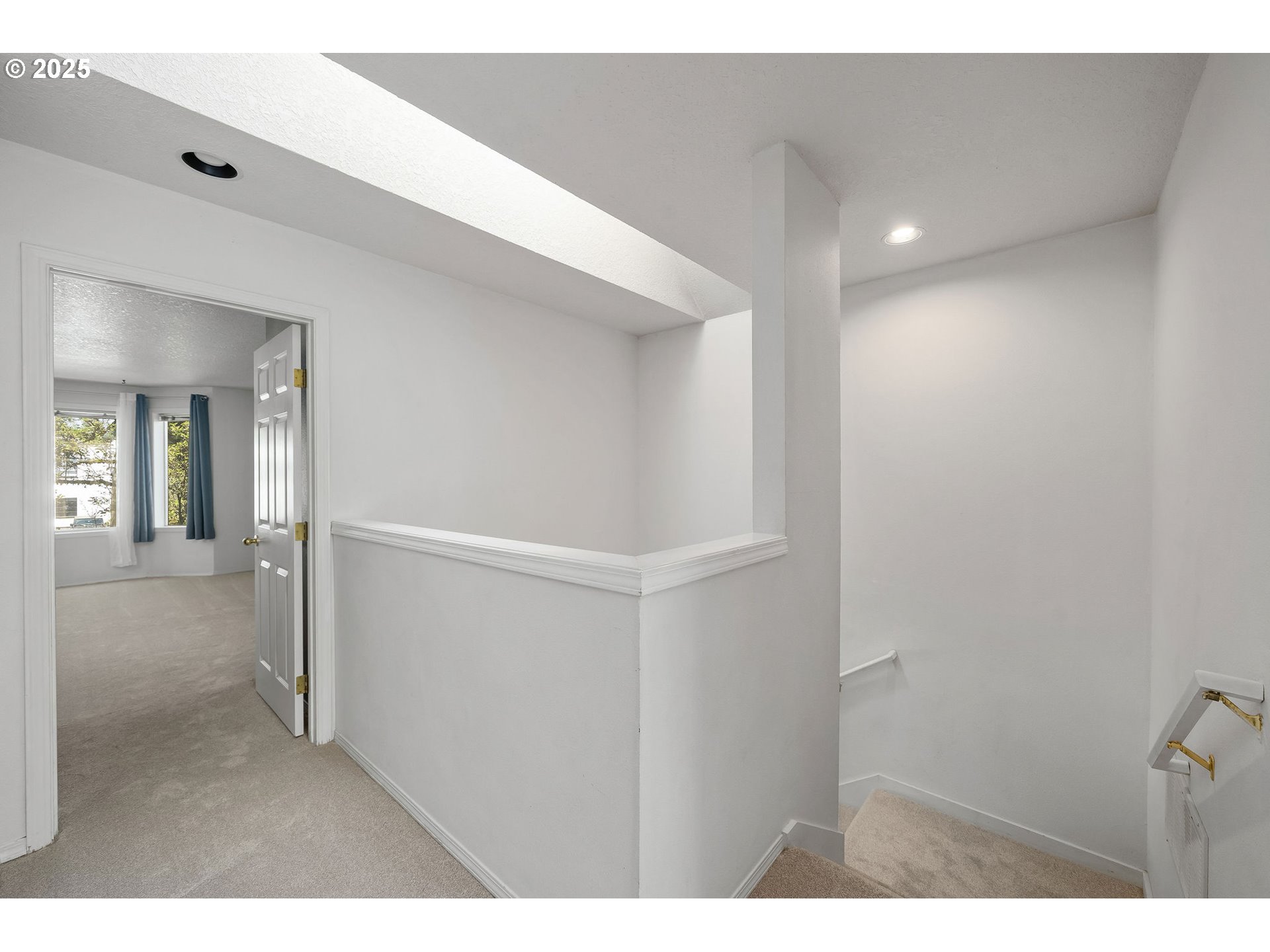 236 South Sweeney Street Portland, OR 97239 - Photo 15 of 29 a view of a hallway with wooden floor