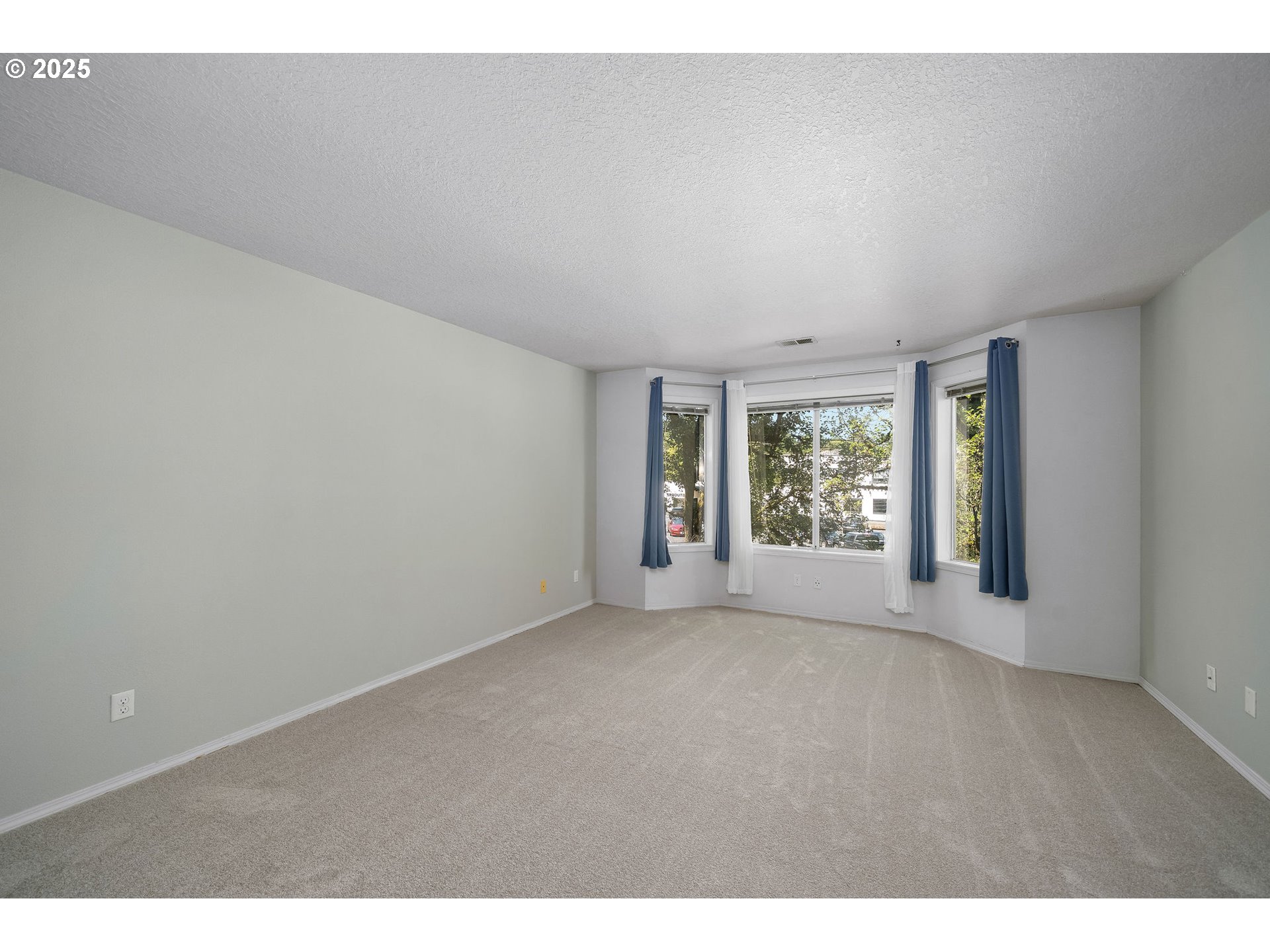 236 South Sweeney Street Portland, OR 97239 - Photo 16 of 29 a view of an empty room with a window
