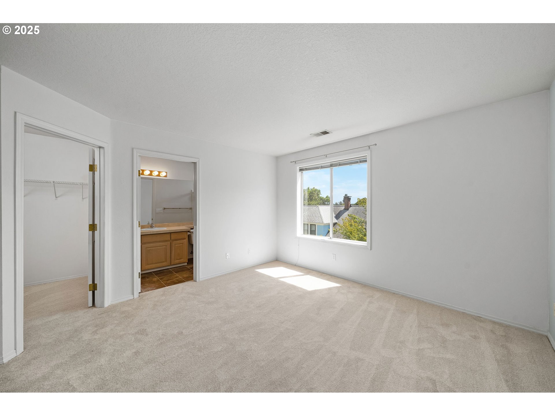236 South Sweeney Street Portland, OR 97239 - Photo 21 of 29 a view of empty room with a window