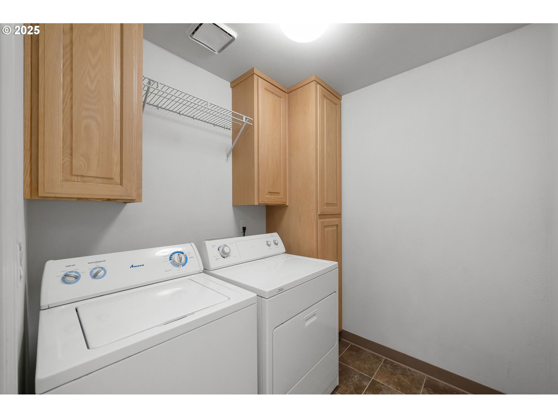 236 South Sweeney Street Portland, OR 97239 - Photo 23 of 29 a utility room with dryer and washer