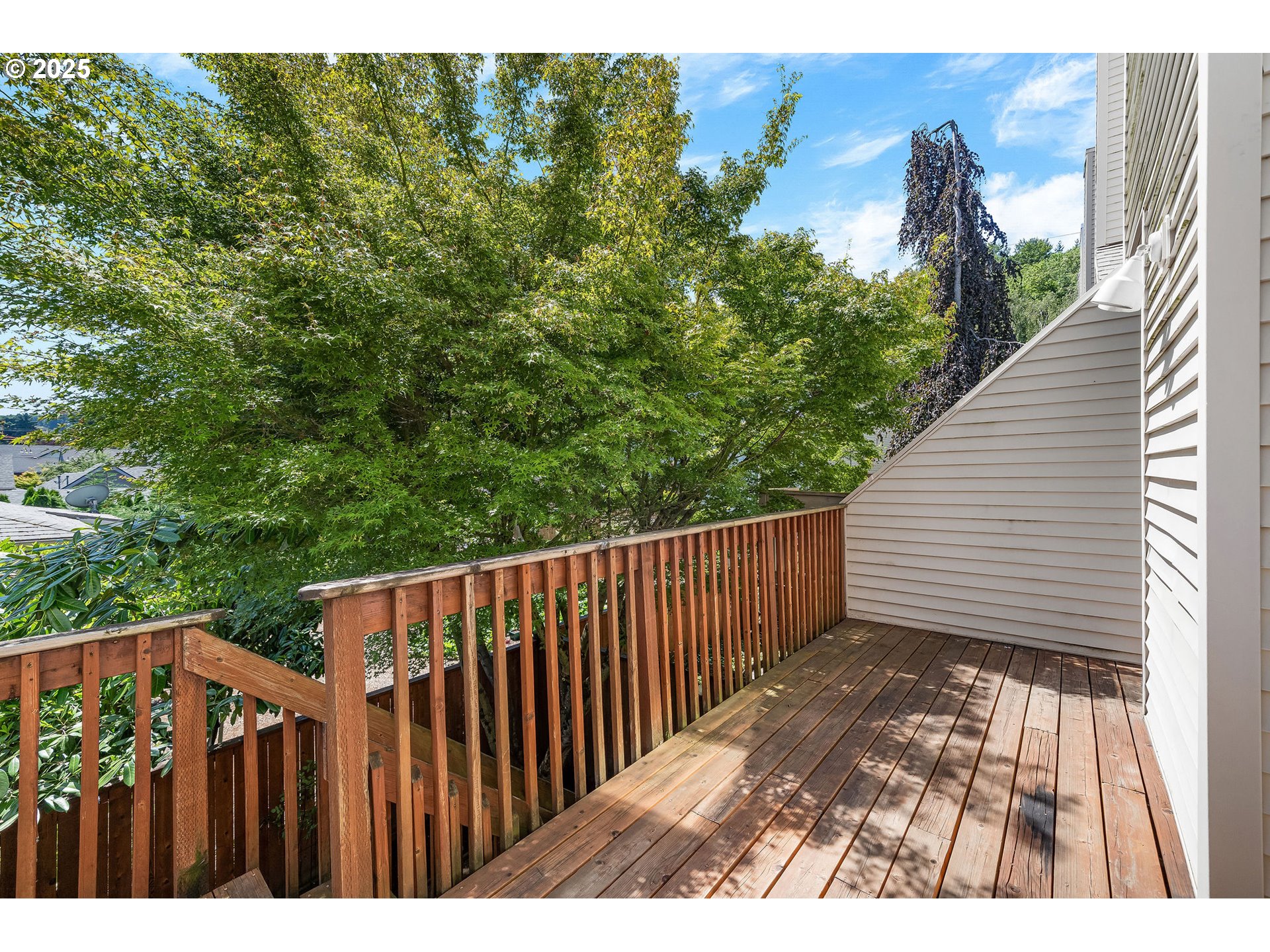 236 South Sweeney Street Portland, OR 97239 - Photo 25 of 29 a view of a wooden fence