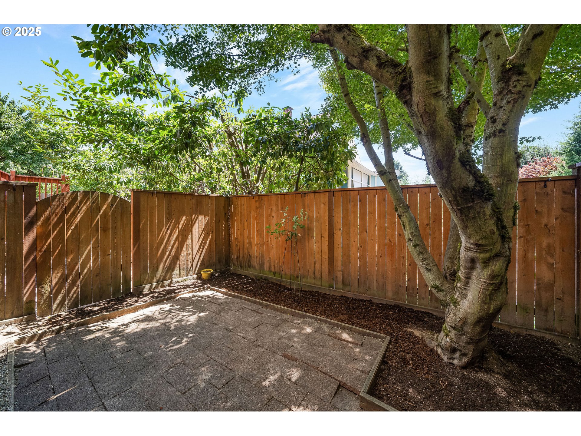 236 South Sweeney Street Portland, OR 97239 - Photo 26 of 29 a view of outdoor space and yard