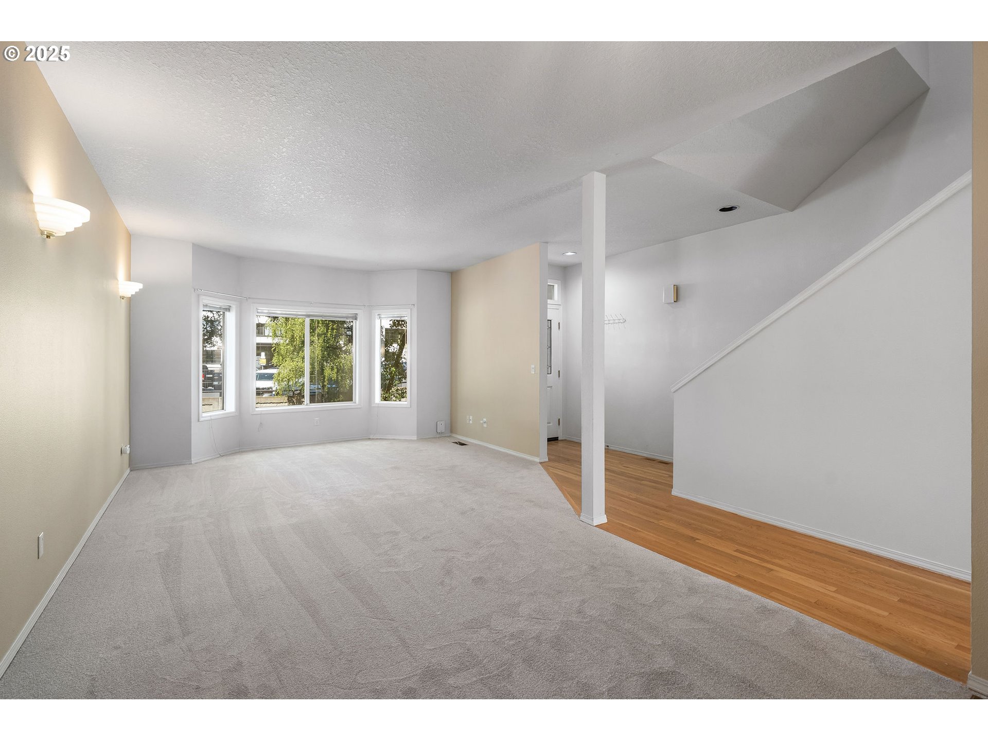 236 South Sweeney Street Portland, OR 97239 - Photo 3 of 29 a view of an empty room with a window