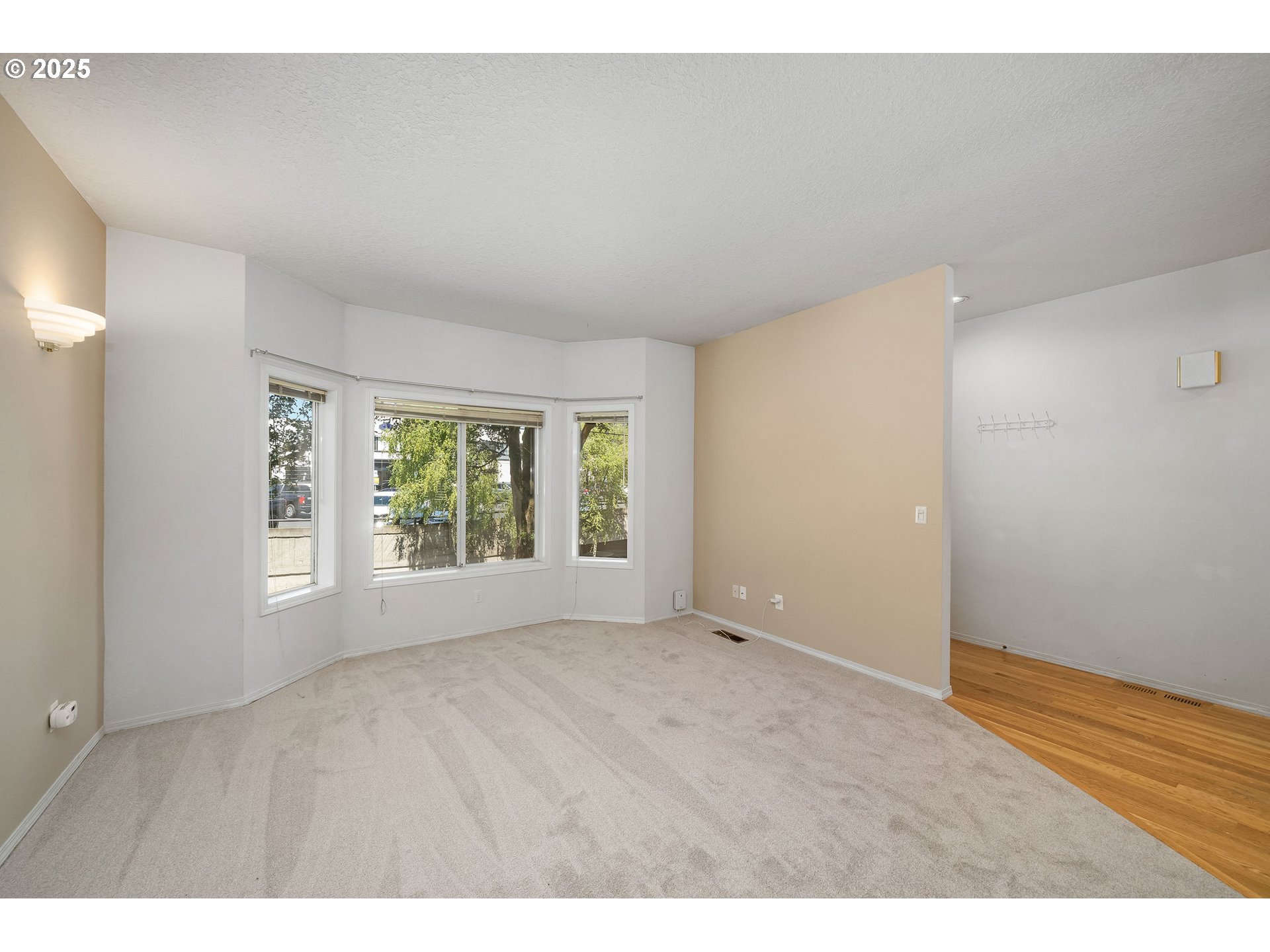 236 South Sweeney Street Portland, OR 97239 - Photo 4 of 29 a view of an empty room with a window