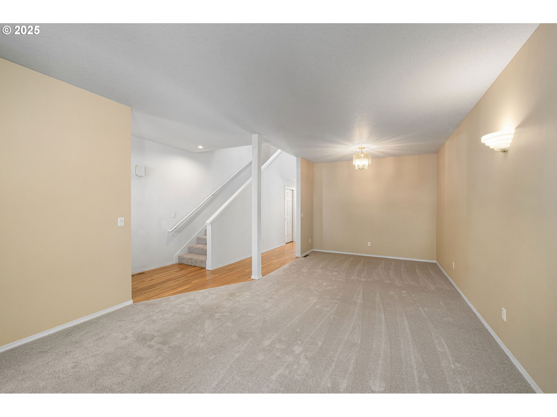 236 South Sweeney Street Portland, OR 97239 - Photo 6 of 29 a view of an empty room