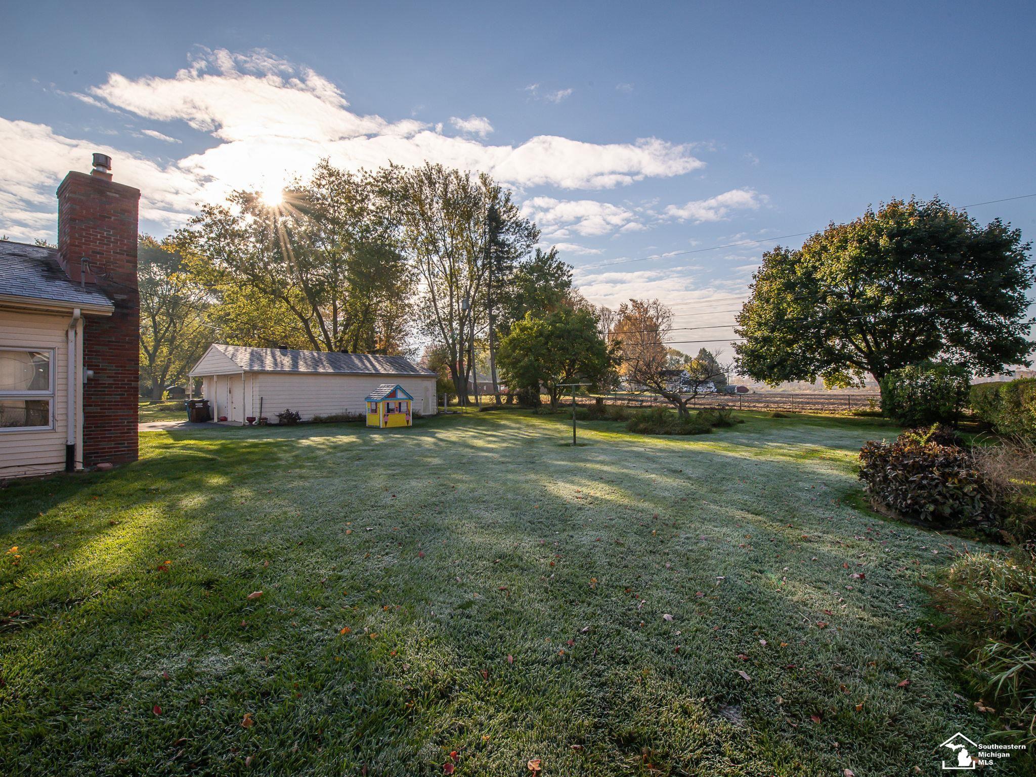 345 Lasalle Road Monroe, MI 48162 - Photo 33 of 44 50193711-c7326ea4-21d0-4ef3-8952-2ec9af73b1e7.JPG