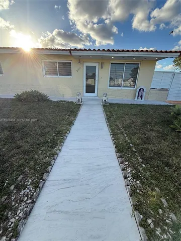 $3,999 | 3300 Southwest 94th Court, Miami, FL 33165