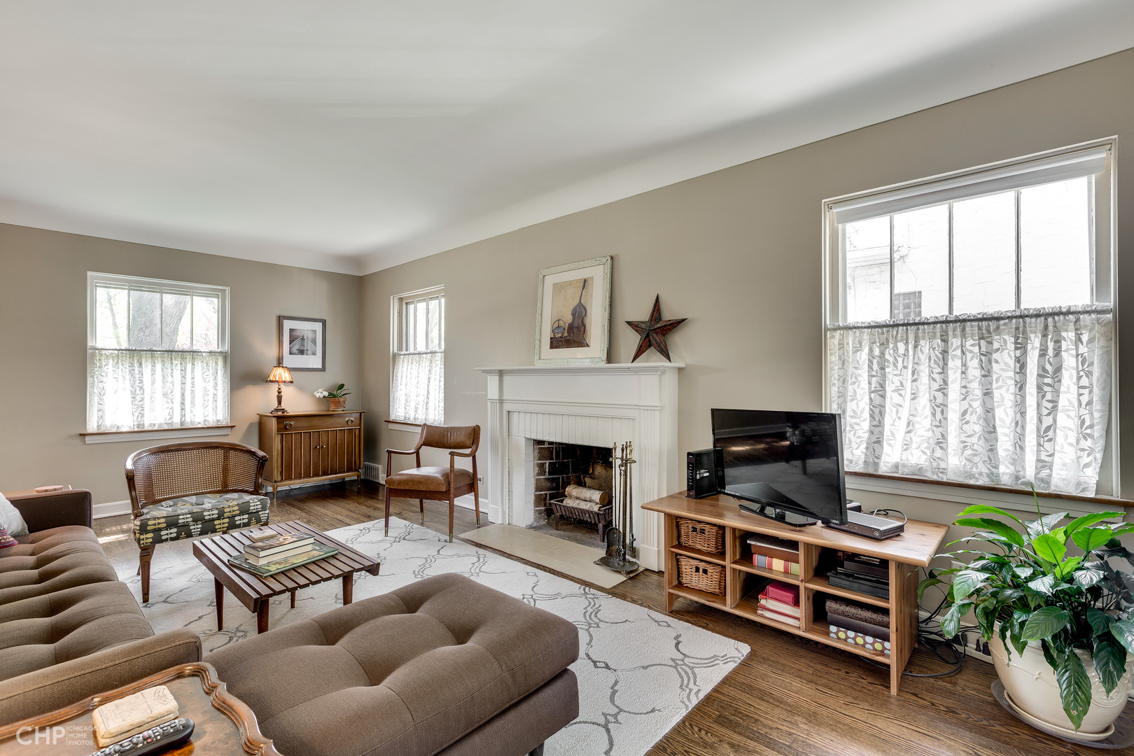 436 Selborne Road Riverside, IL 60546 - Photo 4 of 19