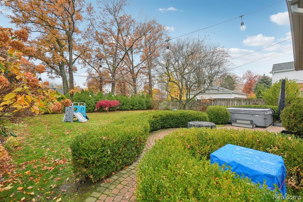 1039 Hawthorne Road Grosse Pointe Woods, MI 48236 - Photo 35 of 63