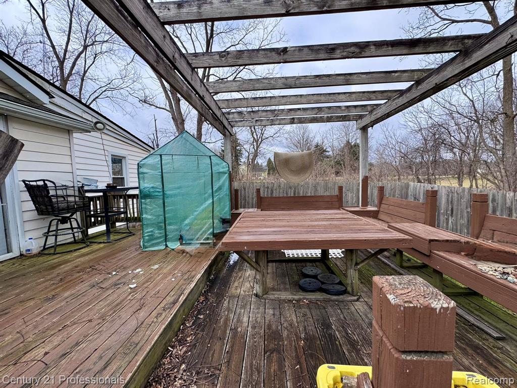 2021 West Rose Center Road Holly, MI 48442 - Photo 12 of 30