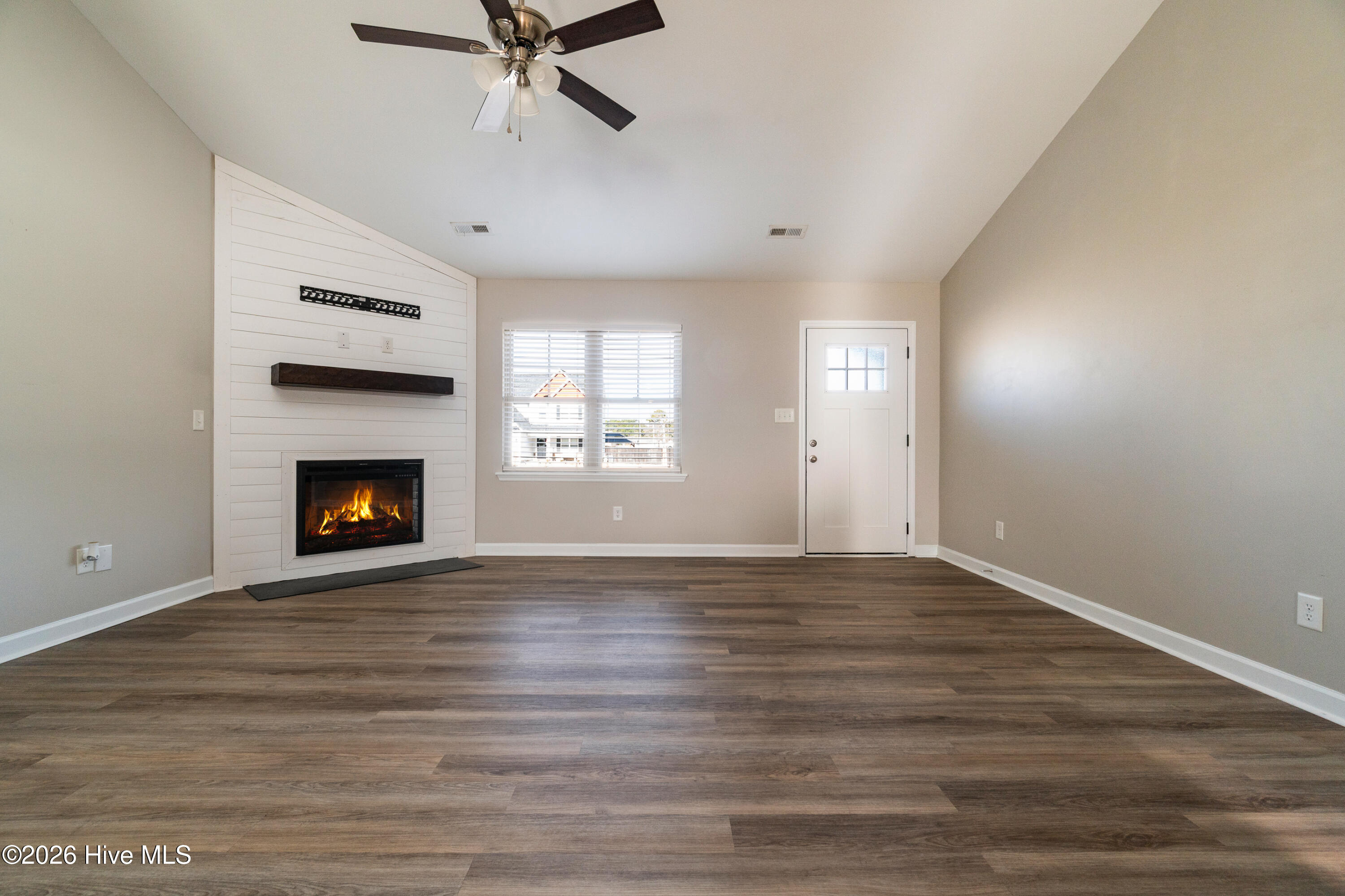 101 Chasity Way Hubert, NC 28539 - Photo 10 of 21 Living Room